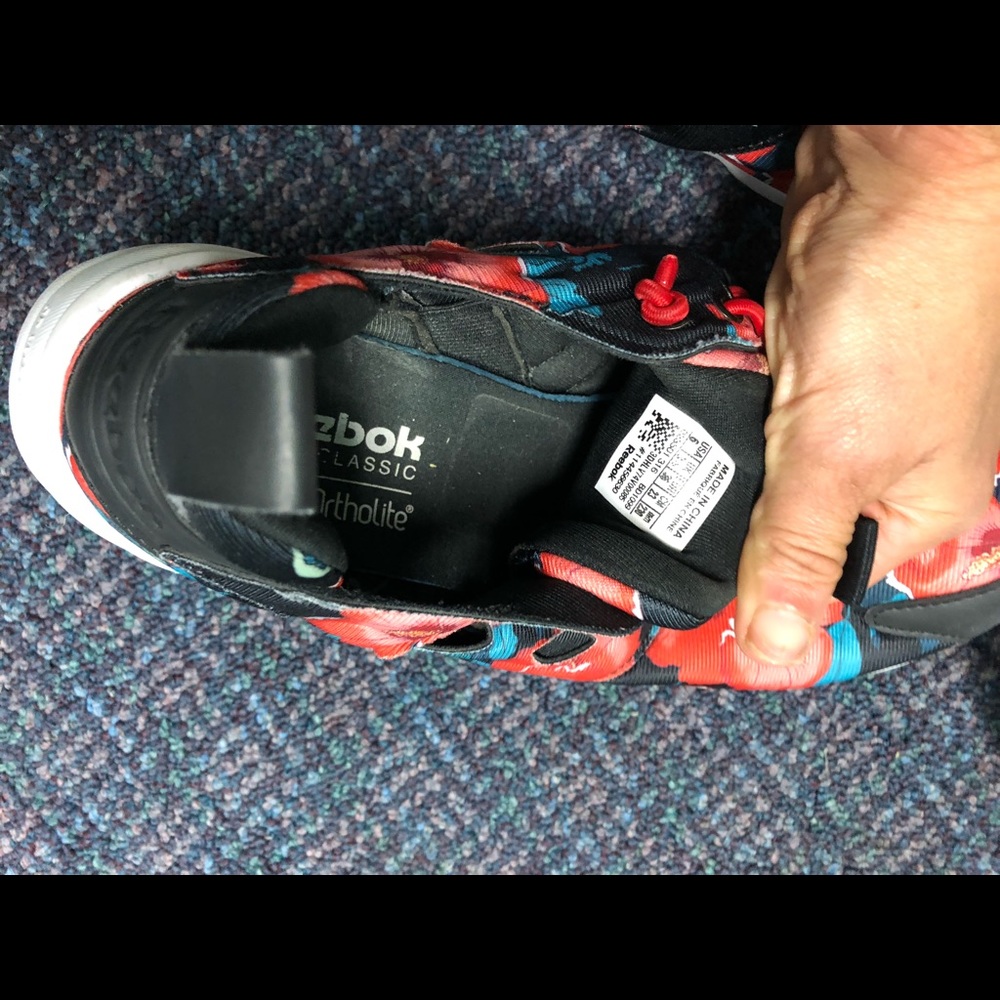 New condition Reebok Shoes - Picture 4 of 5